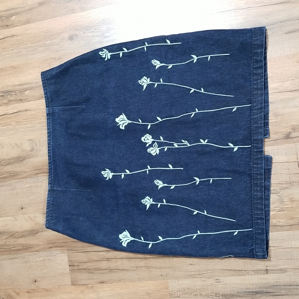 PARADOX Y2K Mom 100% Cotton Embroidered Flower Fitted Midi Jean Skirt